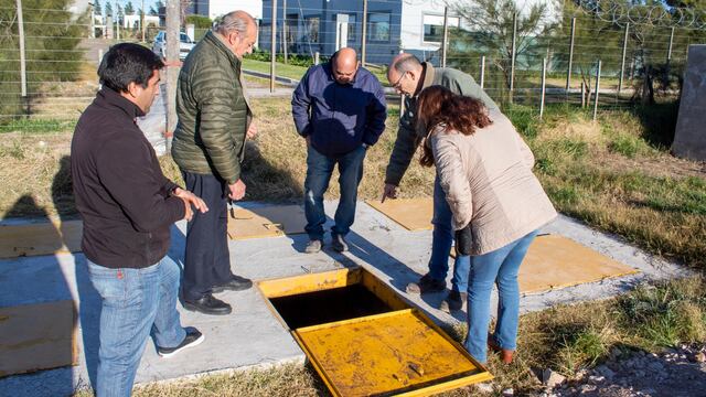 El intendente Sánchez recorrió las obras de cloacas de los barrios Florentino y country Zurita