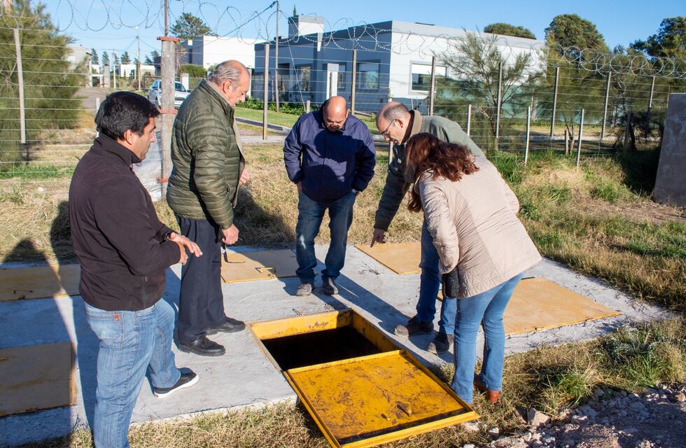 Tres Arroyos: El intendente Sánchez recorrió las obras de cloacas de los barrios Florentino y country Zurita