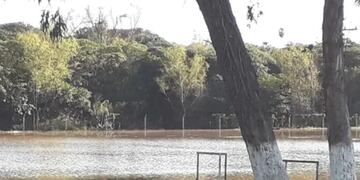 El río Uruguay sigue creciendo y suspenden el servicio de balsa en El Soberbio.