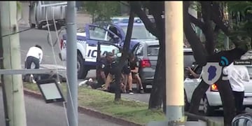 Momento de la detención de Lautaro Ordoñez, el joven que embistió y arrastró a dos policías en el Cerro de Las Rosas (La Voz).