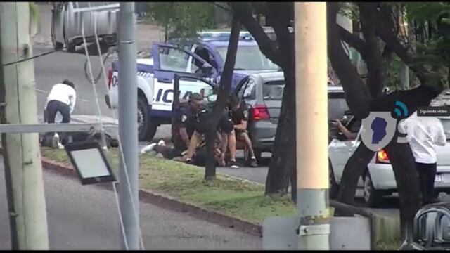 Momento de la detención de Lautaro Ordoñez, el joven que embistió y arrastró a dos policías en el Cerro de Las Rosas (La Voz).
