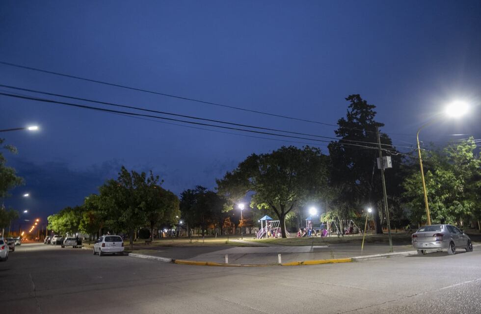 Nueva iluminación LED en la Plaza Malvinas de Tres Arroyos