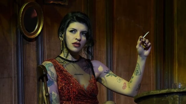 Cazzu presenta “Latinaje: la novela”, una historia que mezcla drama y romance y profundiza en su personaje de La Jefa