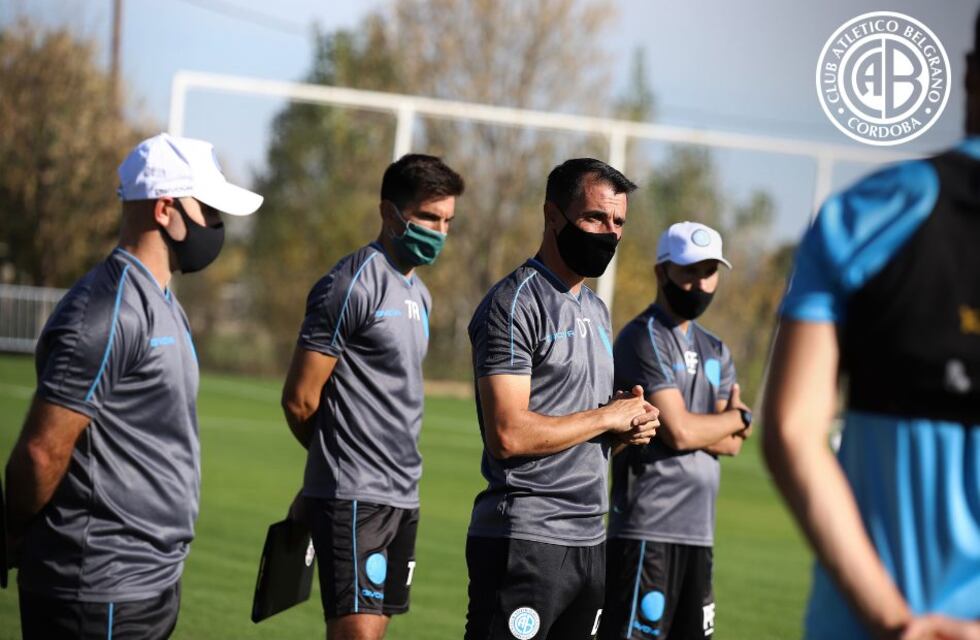 Guillermo Farré y su primera práctica presencial como DT de Belgrano