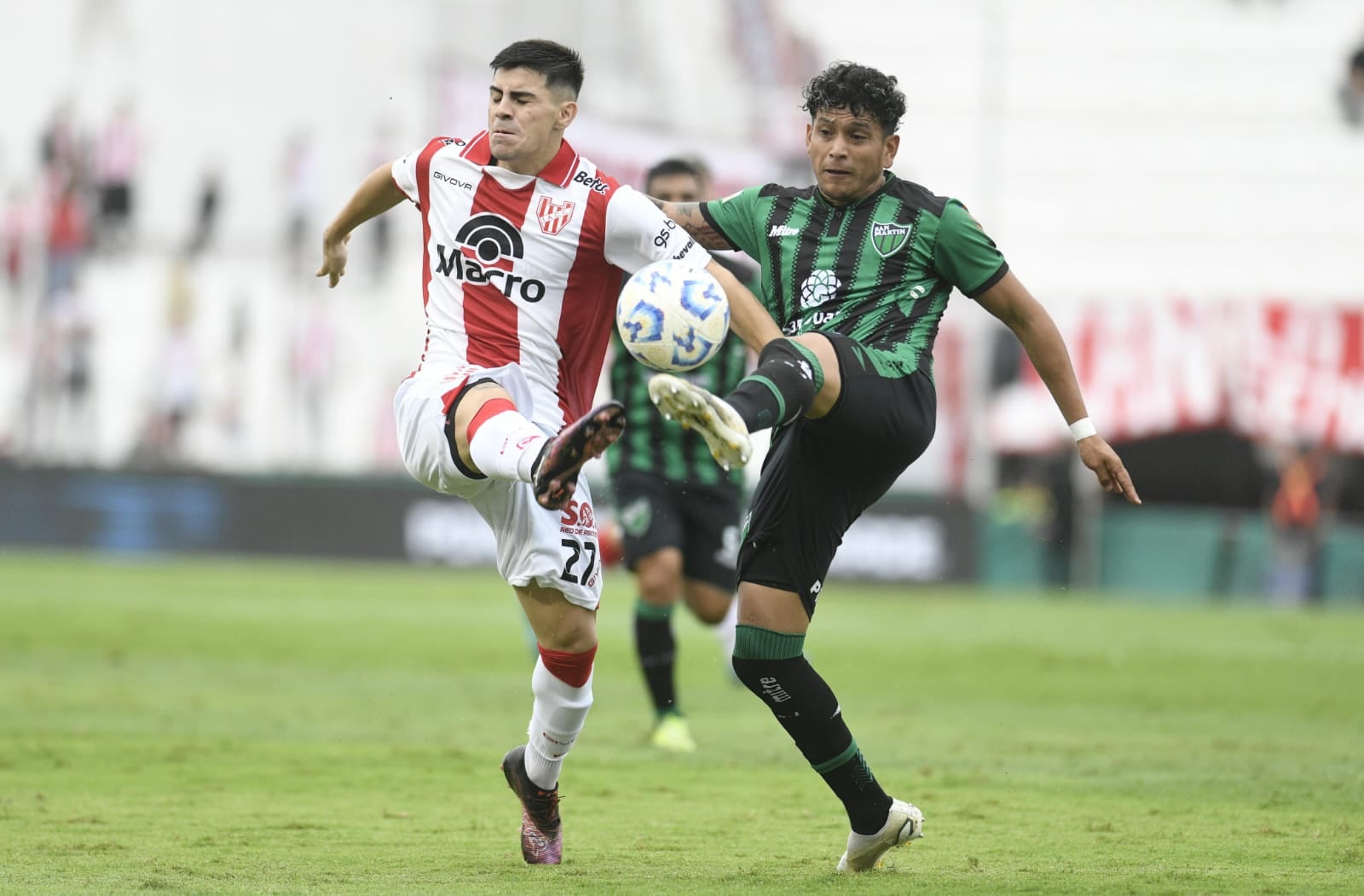 Instituto ante San Martín de San Juan, en duelo por la fecha 11 del Apertura, en Alta Córdoba. (Facundo Luque / La Voz)