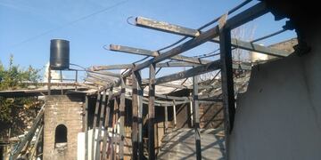 Un mendocino perdió su casa y todos sus ahorros tras un incendio y pide ayuda a los ciudadanos