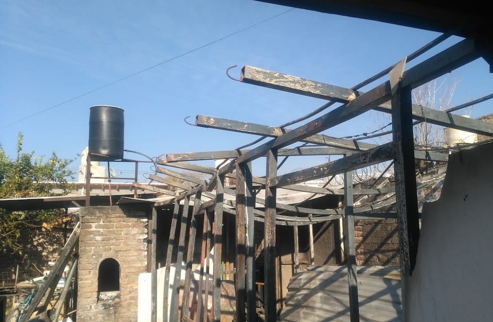 Un mendocino perdió su casa y todos sus ahorros tras un incendio y pide ayuda a los ciudadanos para construir un nuevo hogar