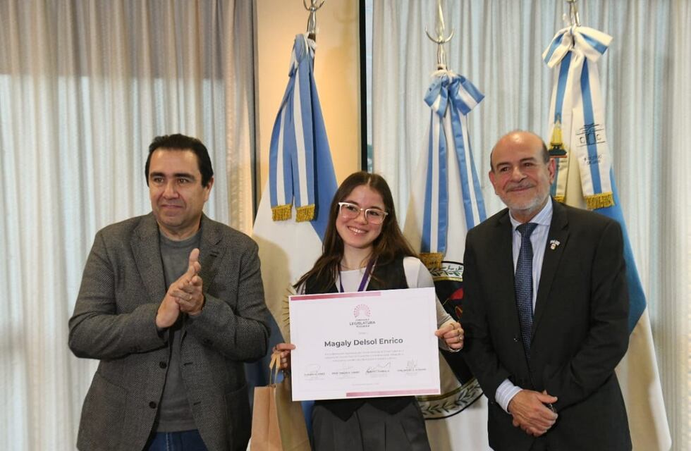 Magaly Enrico, orgullo tucumano en Pole Sport, fue homenajeada en la Legislatura