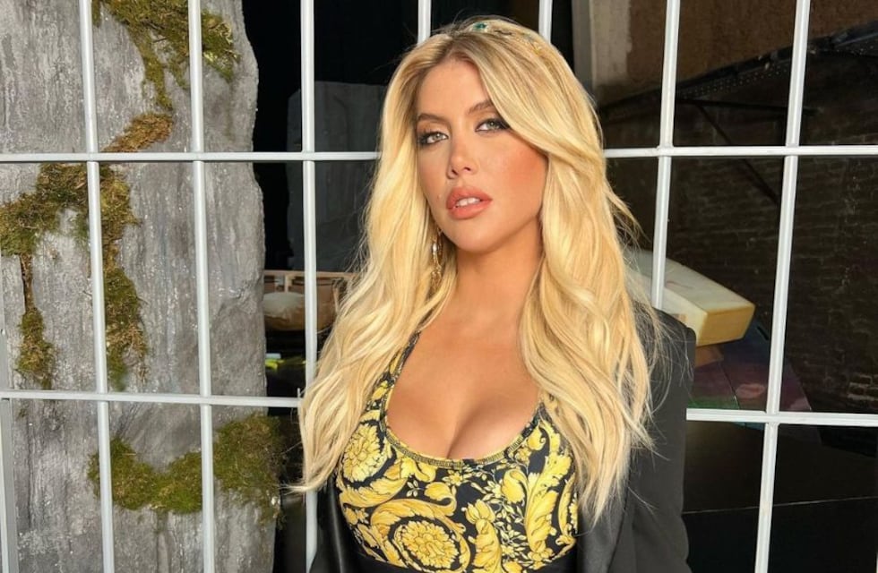 Con un vestido al cuerpo y tachas, Wanda Nara demostró porqué el amarillo es su mejor color