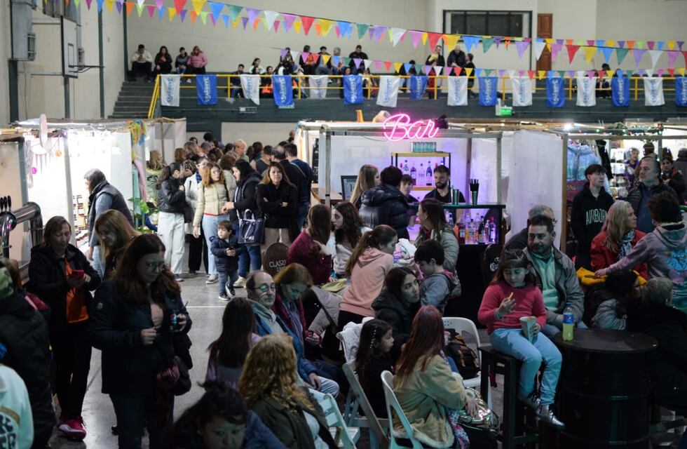 Primera noche de Expo Comercial en Tres Arroyos