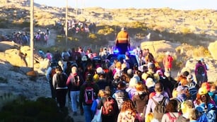 Miles de fieles caminaron 28 kilómetros en honor a Cura Brochero.