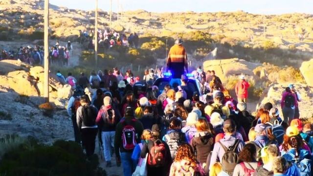 Miles de fieles caminaron 28 kilómetros en honor a Cura Brochero.