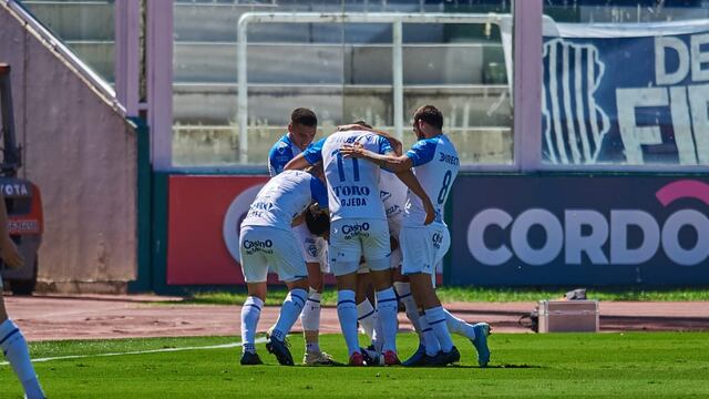 El carrilero colombiano marcó de derecha el 1 a 0 del Tomba ante la T