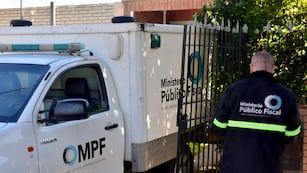 Investigan la muerte de un hombre de 73 años aplastado por su auto en Córdoba.