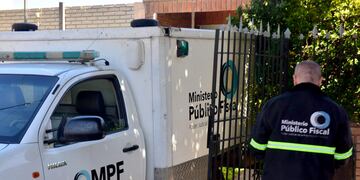 Investigan la muerte de un hombre de 73 años aplastado por su auto en Córdoba.