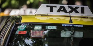 Los taxis y remises funcionarán con reserva previa para Navidad.