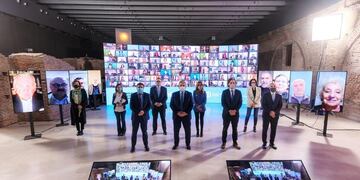 Alberto Fernández y su equipo para la conferencia de esta tarde. (Foto: Presidencia)