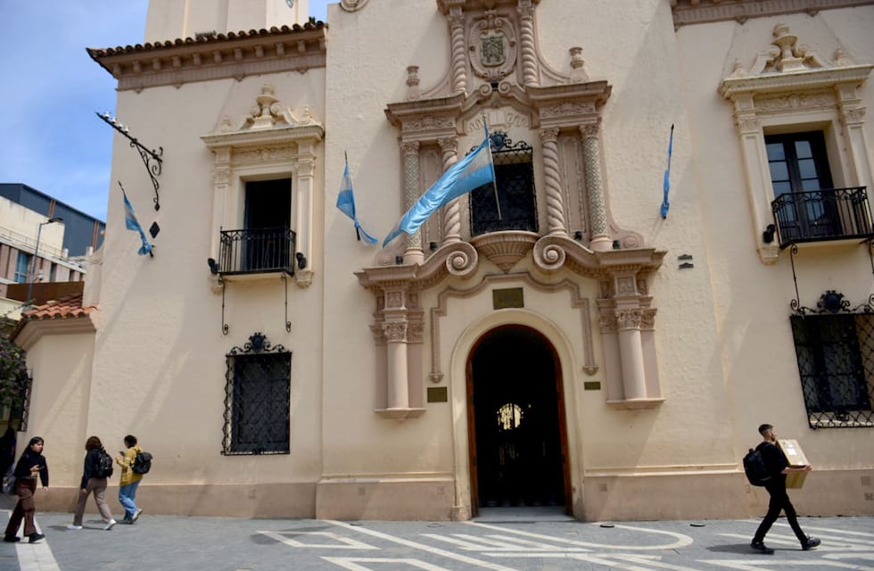 Insólito en Córdoba: denunció penalmente por “extorsión” al Colegio Nacional de Monserrat