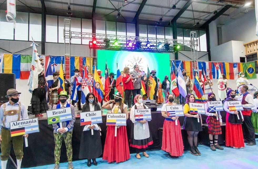 Ushuaia: Se celebró la 18° edición de la Fiesta de las Colectividades en el Microestadio Cochocho Vargas