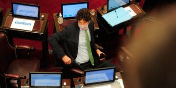 Martín Lousteau con una corbata verde condujo parte de la sesión, reemplazando a la presidenta de la cámara Cristina Fernández. (Federico López Claro)