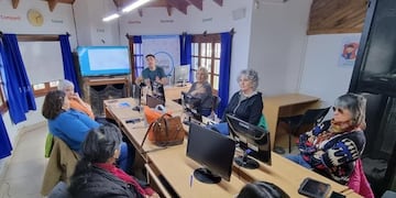 Continúan impulsando la inclusión digital de los adultos mayores