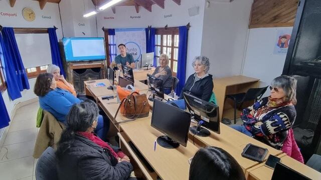 Continúan impulsando la inclusión digital de los adultos mayores