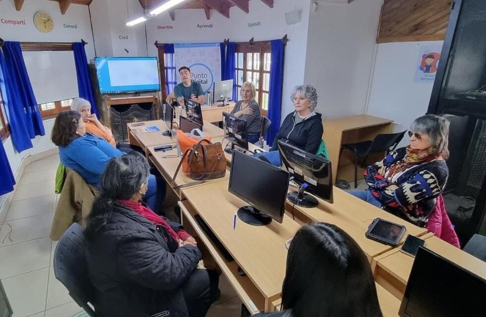 Continúan impulsando la inclusión digital de los adultos mayores
