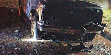 Investigan el incendio de un vehículo en Puerto Esperanza.