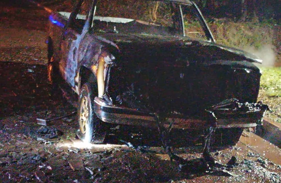 Investigan el incendio de un vehículo en Puerto Esperanza