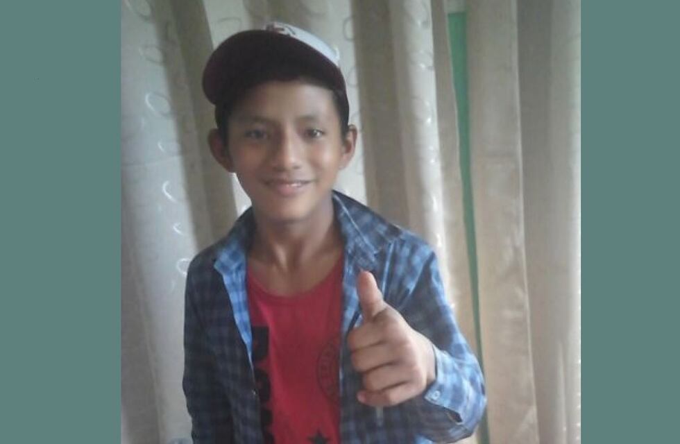 Habilitan una línea para ayudar al niño que es vendedor ambulante para pagarse los útiles del colegio