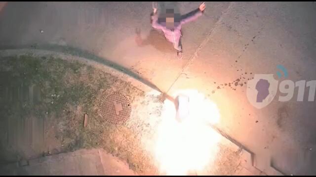 El momento del ataque. (Captura / Policía)