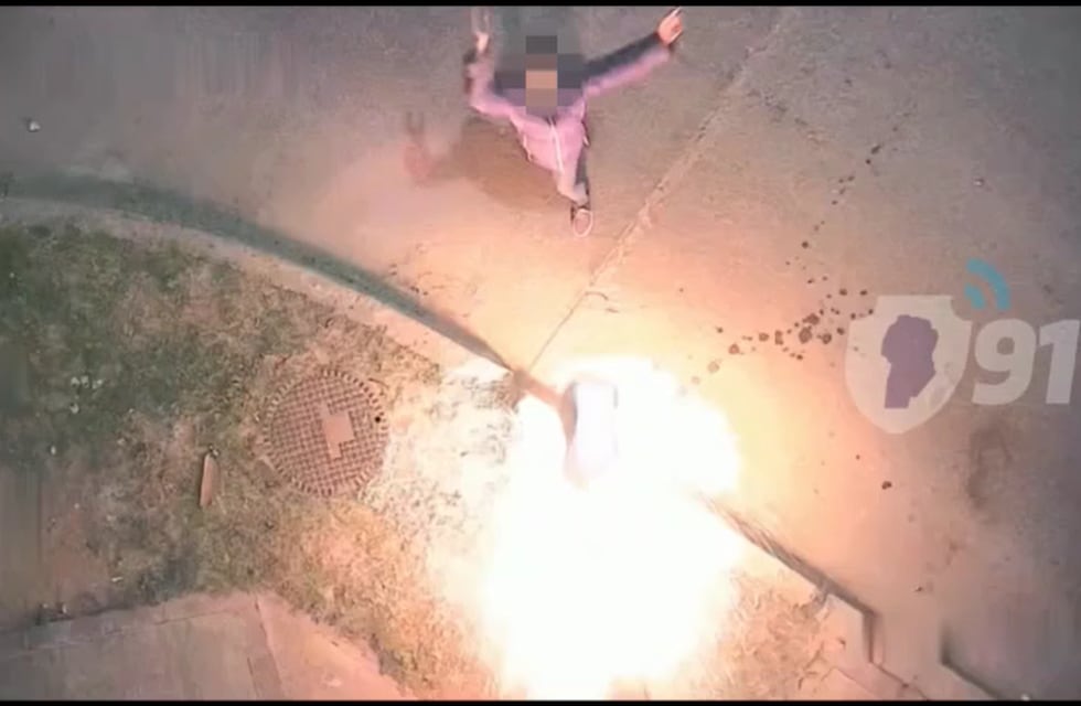 Córdoba: detuvieron a un adolescente de 14 años, lo liberaron y luego quiso incendiar un domo policial