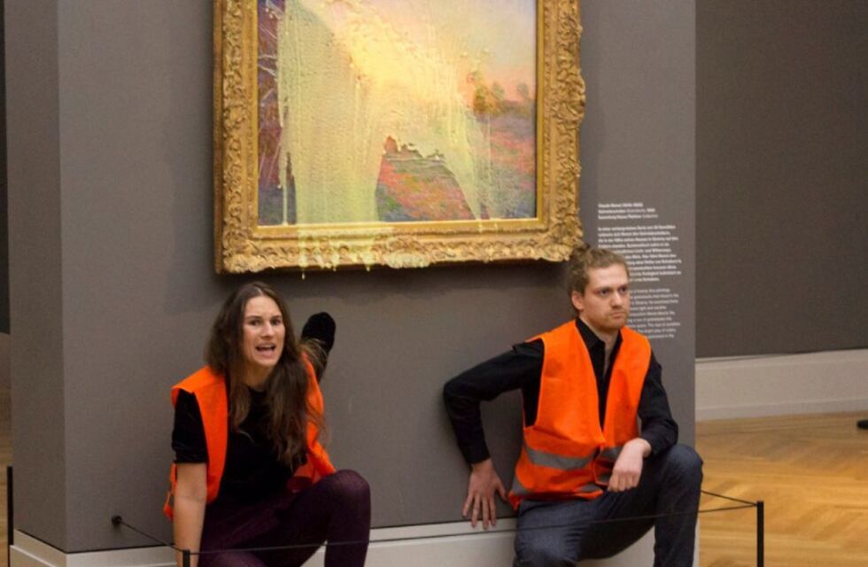 Vandalizaron con puré de papas una obra del francés Claude Monet