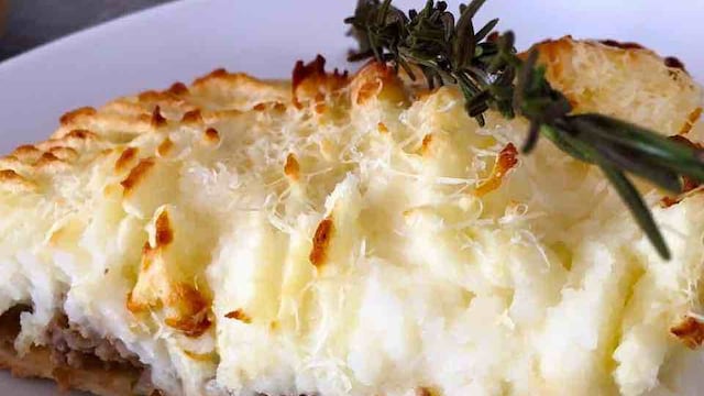 En twitter se desató un nuevo debate a causa de los mendocinos: ¿el pastel de papa lleva masa o no?