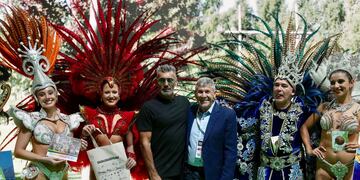 Sergio Goycochea junto al Secretario de Turismo de Entre Ríos y embajadores de carnavales en la Feria Internacional de Turismo