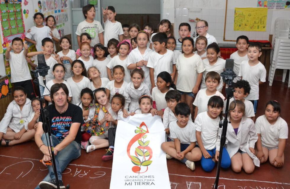 Un coro de escuelas rurales de Córdoba cantó junto a Divididos: “Este es el futuro”