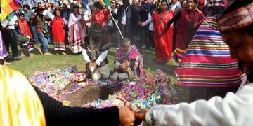 El ritual tiene la intención de reforzar y restablecer el vínculo de reciprocidad entre el hombre y la Pachamama.