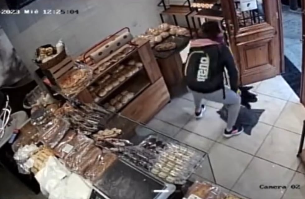 Una panadería prometió regalar medialunas a los clientes que hagan un baile y los videos de las cámaras de seguridad son imperdibles