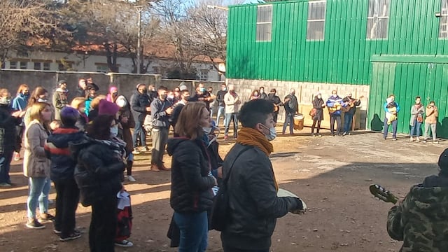 Músicos tresarroyenses cantaron nuevamente por la recuperación de Diego González