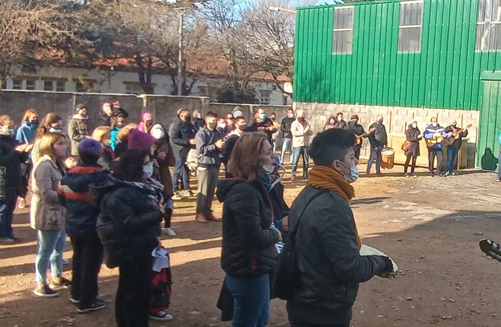 Músicos tresarroyenses cantaron nuevamente por la recuperación de Diego González