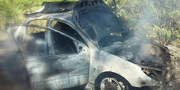 Peugeot 207 incendiado (SL24)