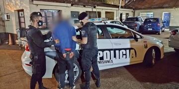 Por violencia contra su padre, terminó detenido.