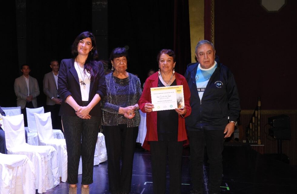 Reconocimiento a 25 adultos mayores destacados de Coronel Rosales