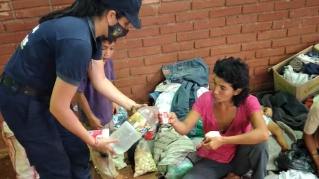 30 integrantes debieron ser evacuados porque las llamas estaban próximas a alcanzar sus casas