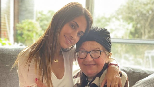 La influencer tiene 34 años y disfrutó de una tarde junto a la mamá de su padre.