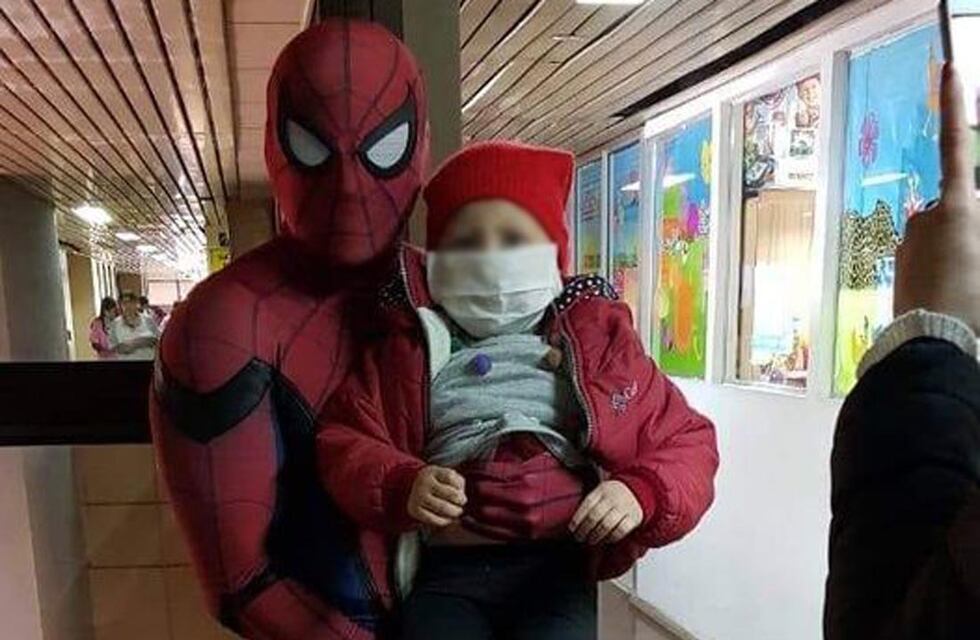Habló la hija del ‘hombre araña’ cordobés: “Está despierto y me pudo reconocer”