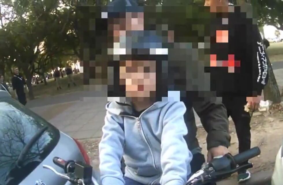 Iba con un nene en moto por Rosario y dio positivo test de cocaína y marihuana