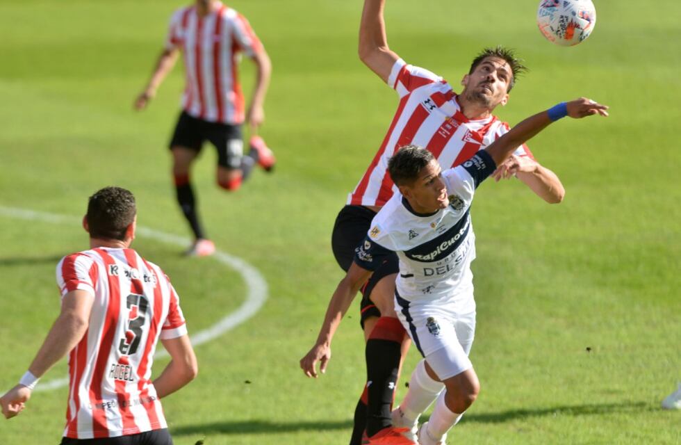 Estudiantes y Gimnasia empataron 0-0 en un clásico con pocas emociones