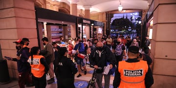 Coronavirus en Argentina Buenos Aires
Covid19 controles en la estación de tren Constitución. Transporte público.
Foto Clarin