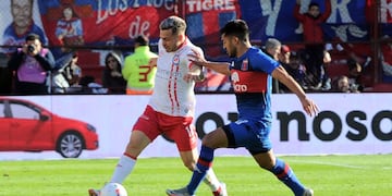 Argentinos se quedó con uno menos ante Tigre por la expulsión de Gabriel Florentín.